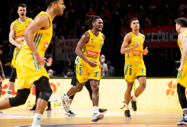 伊萨克自加 伊萨克自加