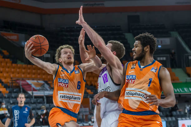 轻易让步 轻易让步